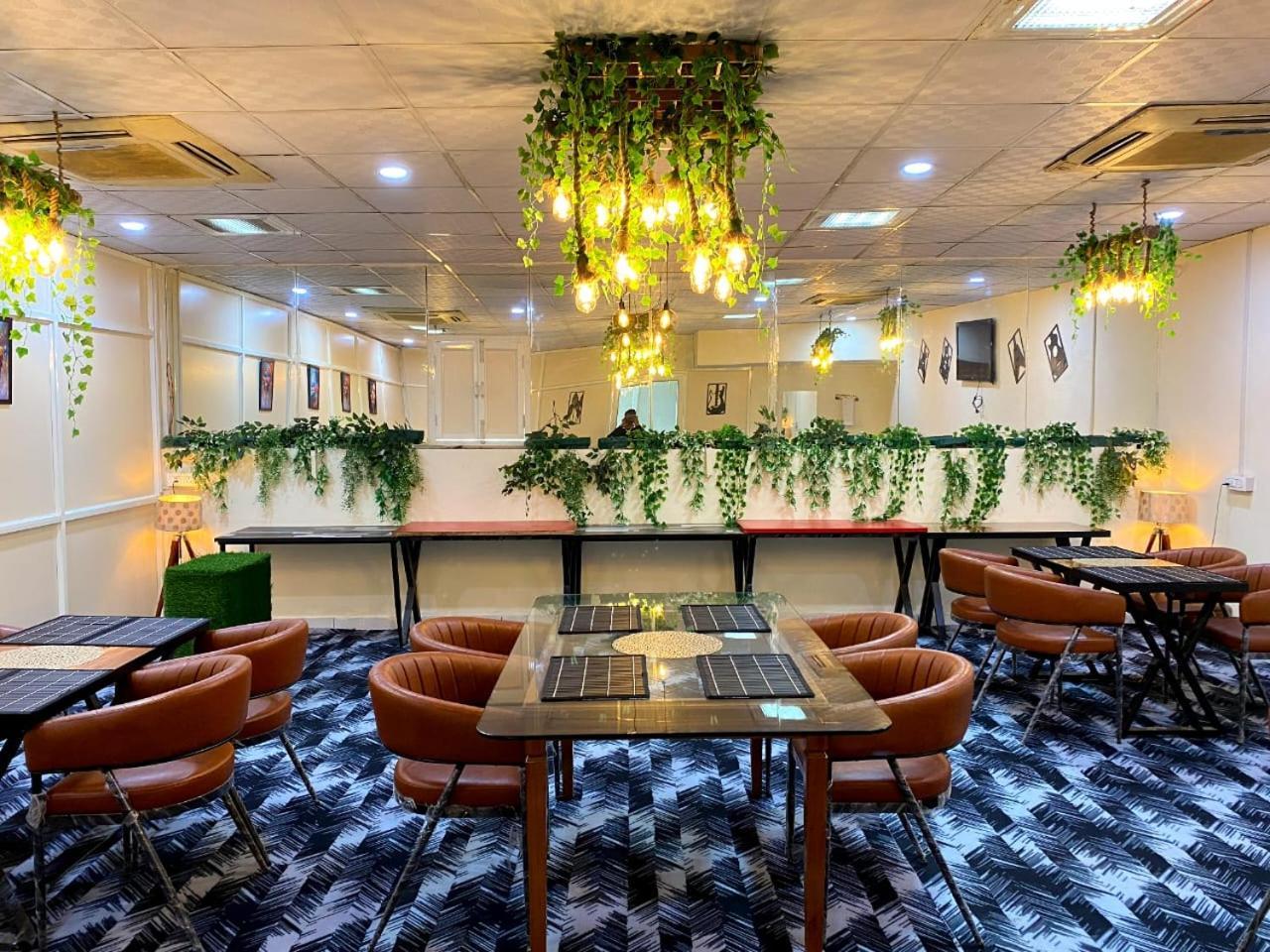Oyster Pearl I Near Medanta Hospital I Sec-39 I Gurgaon Hotell Exteriör bild